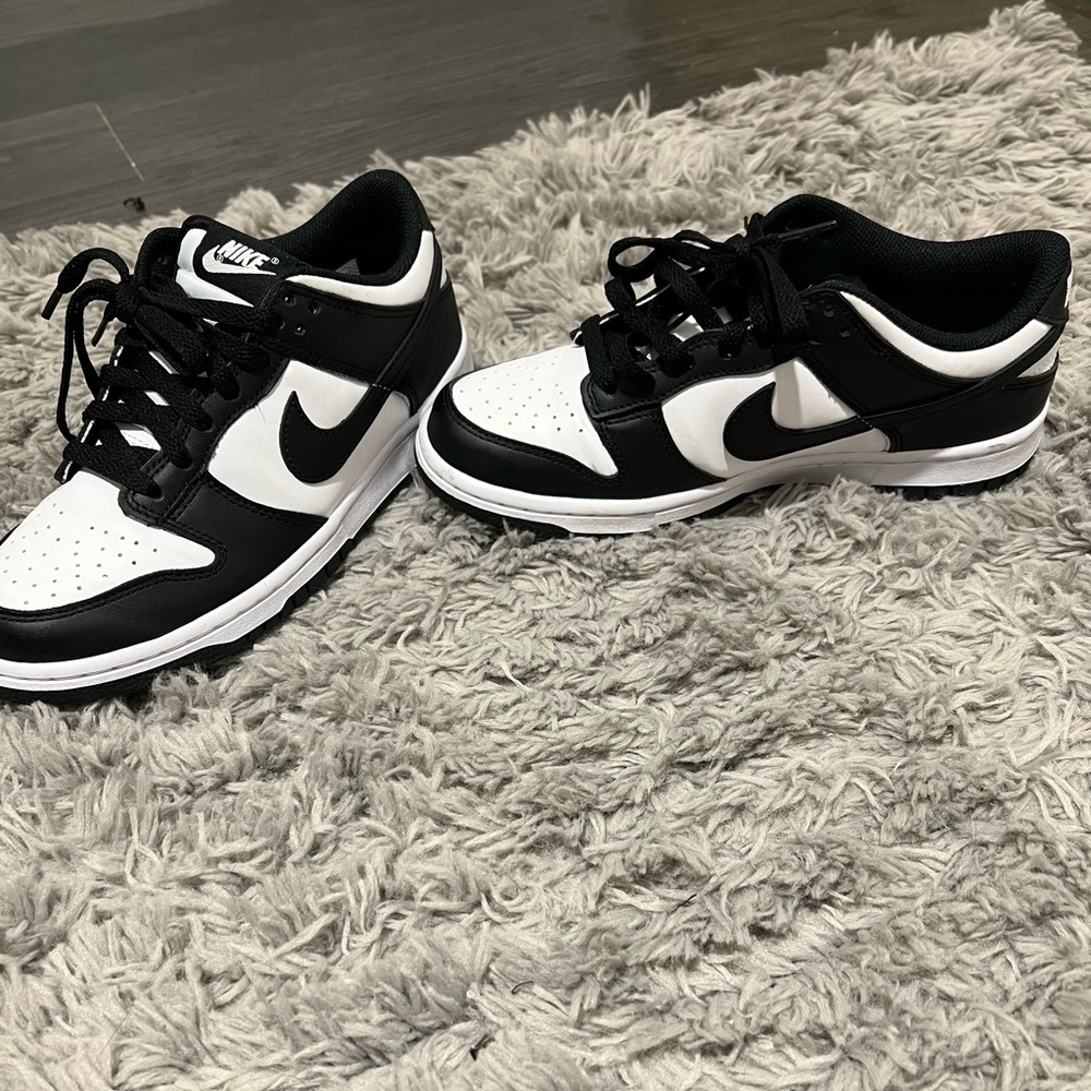 Black and white Nike dunks
